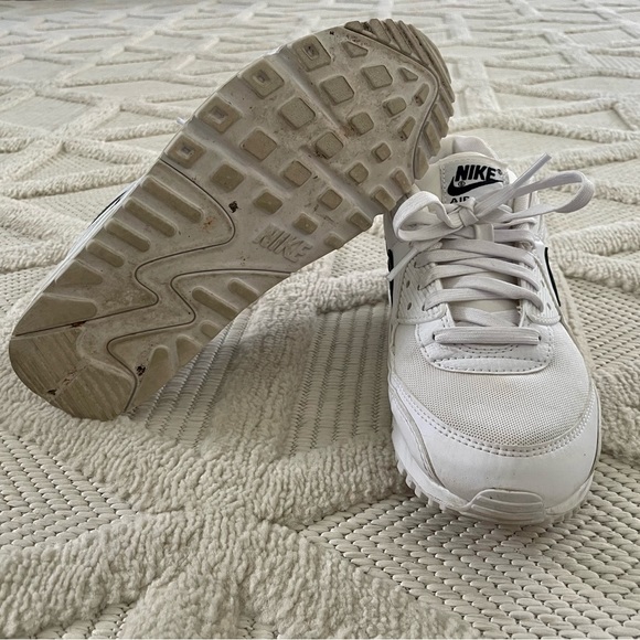 Nike Air Max 90s - Picture 6 of 9